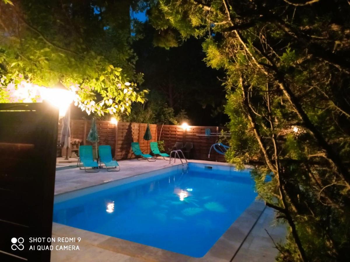 Chambre Independante Piscine, Parc, Cuisine... Brézilhac Extérieur photo
